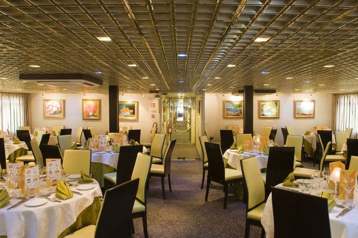 CroisiEurope MS Vivaldi Restaurant 2.JPG